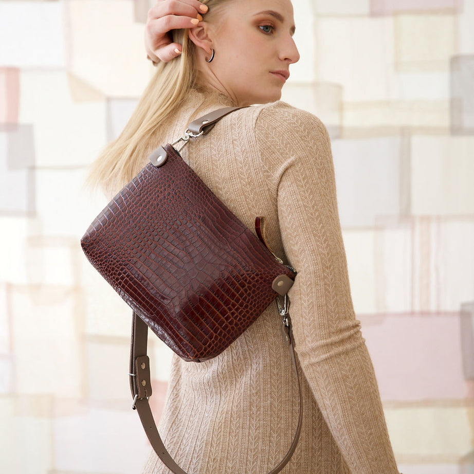 TOMMY leather bag with two handles - Crocodile pattern